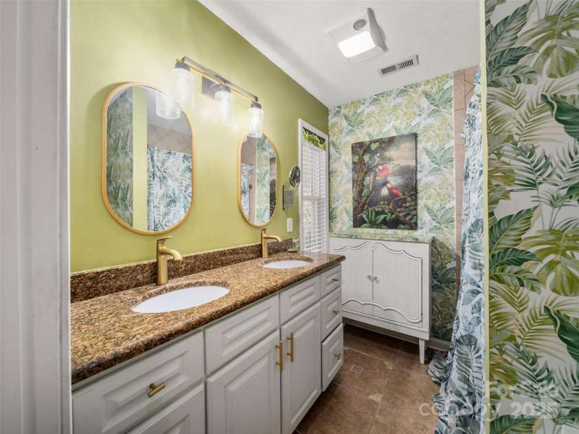 374 Sleepy Hollow Drive, Waynesville, NC 28785.  MLS# CAR4227977, YatesRealty ID 10961. 