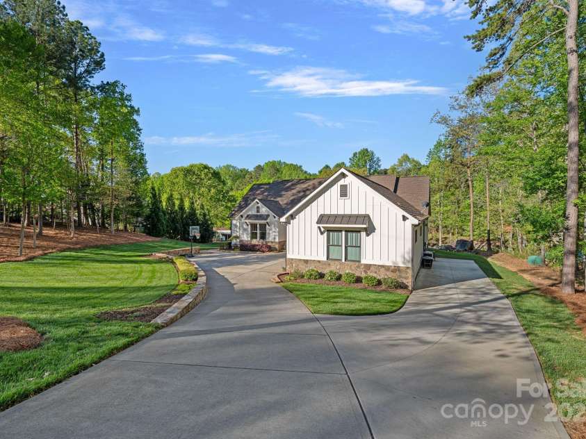 327 Kenway Loop, Mooresville, NC 28117.  MLS# CAR4249879, YatesRealty ID 10962. 