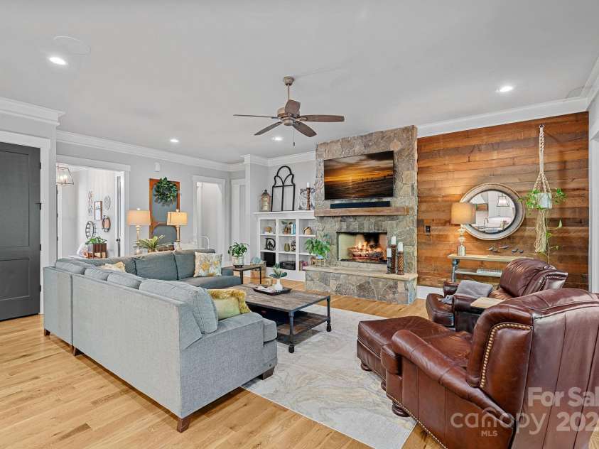 327 Kenway Loop, Mooresville, NC 28117.  MLS# CAR4249879, YatesRealty ID 10962. 