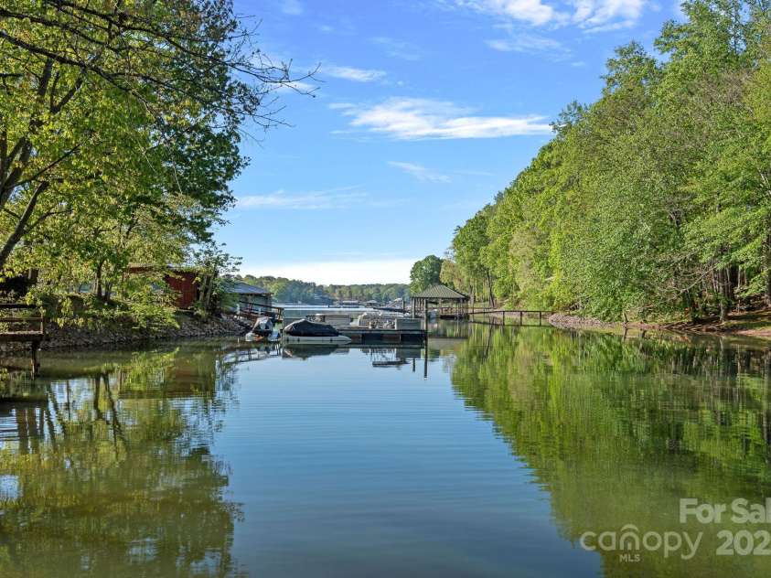 327 Kenway Loop, Mooresville, NC 28117.  MLS# CAR4249879, YatesRealty ID 10962. 