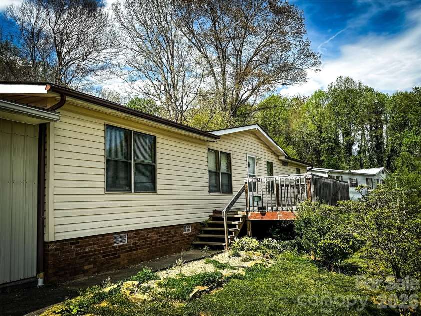 6 Lake Eden Circle, Black Mountain, NC 28711.  MLS# CAR4369263, YatesRealty ID 10962. 