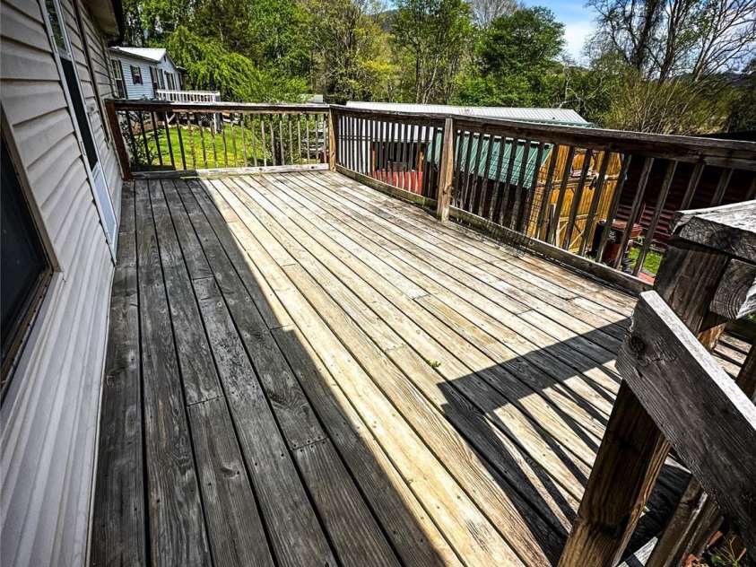6 Lake Eden Circle, Black Mountain, NC 28711.  MLS# CAR4369263, YatesRealty ID 10962. 