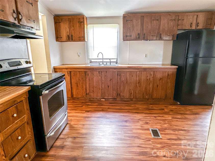 6 Lake Eden Circle, Black Mountain, NC 28711.  MLS# CAR4369263, YatesRealty ID 10962. 