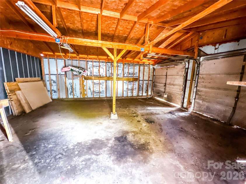 6 Lake Eden Circle, Black Mountain, NC 28711.  MLS# CAR4369263, YatesRealty ID 10962. 