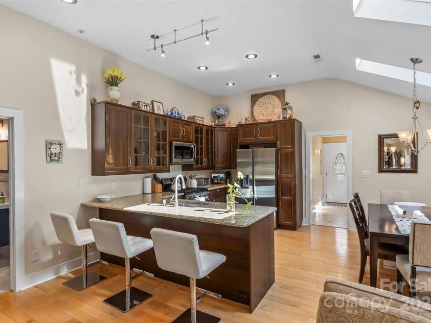 11 Hunting Lodge Drive, Black Mountain, NC 28711.  MLS# CAR4244815, YatesRealty ID 10963. Articulate finishes abound!