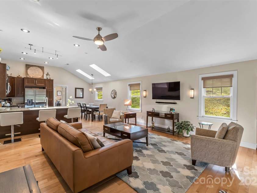 11 Hunting Lodge Drive, Black Mountain, NC 28711.  MLS# CAR4244815, YatesRealty ID 10963. Fabulous open floor plan