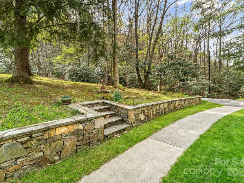 11 Hunting Lodge Drive, Black Mountain, NC 28711.  MLS# CAR4244815, YatesRealty ID 10963. Gorgeous outdoor areas