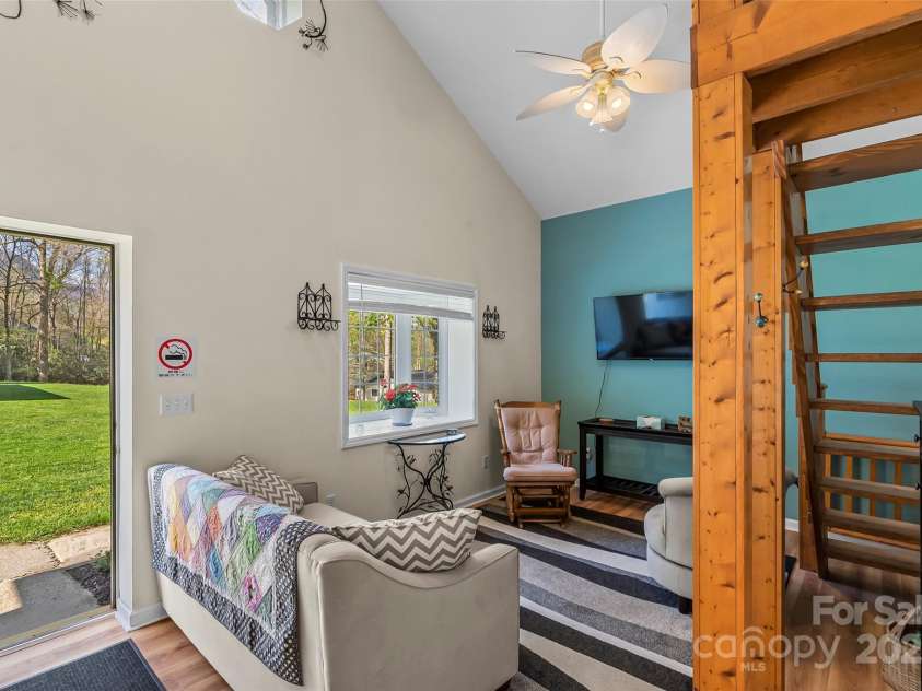 11 Hunting Lodge Drive, Black Mountain, NC 28711.  MLS# CAR4244815, YatesRealty ID 10963. Guest house living room