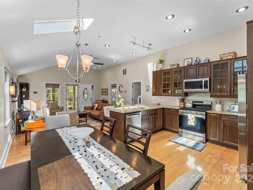 11 Hunting Lodge Drive, Black Mountain, NC 28711.  MLS# CAR4244815, YatesRealty ID 10963. Impressive open concept