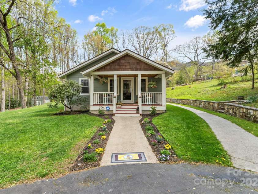 11 Hunting Lodge Drive, Black Mountain, NC 28711.  MLS# CAR4244815, YatesRealty ID 10963. Picture perfect with mountain views!