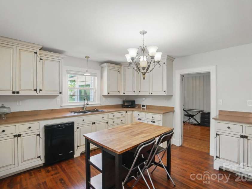 113 College Street, Monroe, NC 28112.  MLS# CAR4247726, YatesRealty ID 10964. 