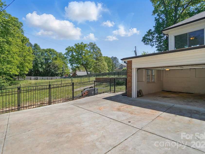 113 College Street, Monroe, NC 28112.  MLS# CAR4247726, YatesRealty ID 10964. 