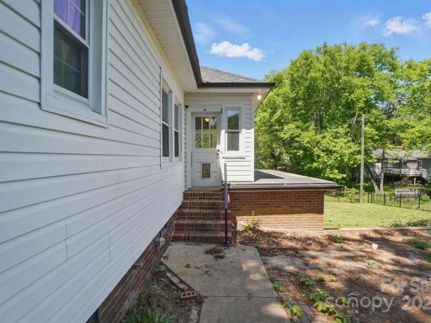 113 College Street, Monroe, NC 28112.  MLS# CAR4247726, YatesRealty ID 10964. 