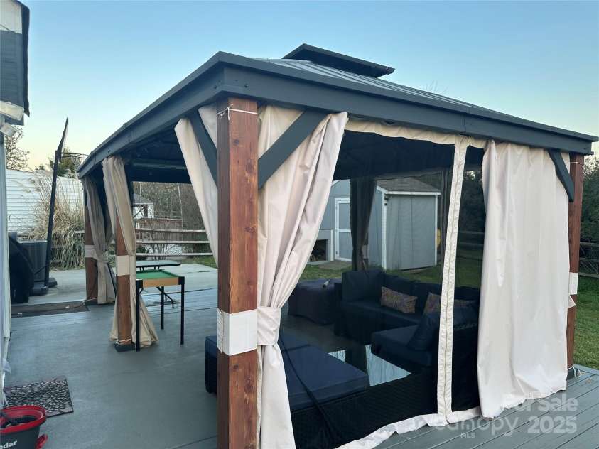 10202 Orchard Grass Court, Charlotte, NC 28278.  MLS# CAR4246172, YatesRealty ID 10966. 