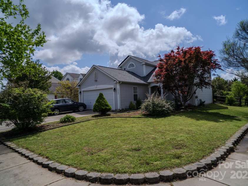 10202 Orchard Grass Court, Charlotte, NC 28278.  MLS# CAR4246172, YatesRealty ID 10966. 