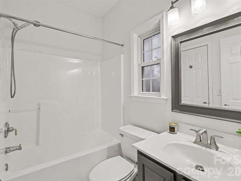 4523 Brent Wood Drive, Belmont, NC 28012.  MLS# CAR4407343, YatesRealty ID 10966. 