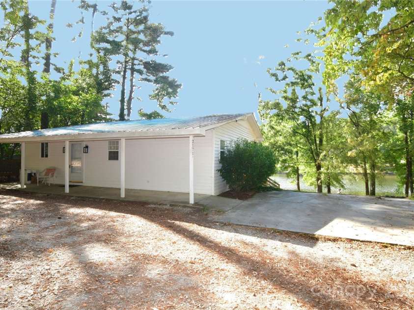 2171 John G Richards Road, Camden, SC 29020.  MLS# CAR4305445, YatesRealty ID 10967. 