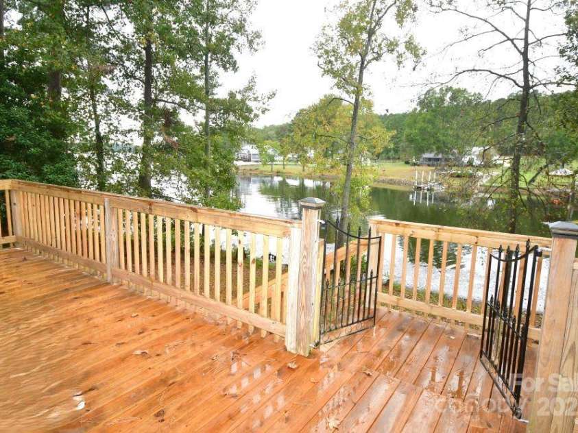 2171 John G Richards Road, Camden, SC 29020.  MLS# CAR4305445, YatesRealty ID 10967. 