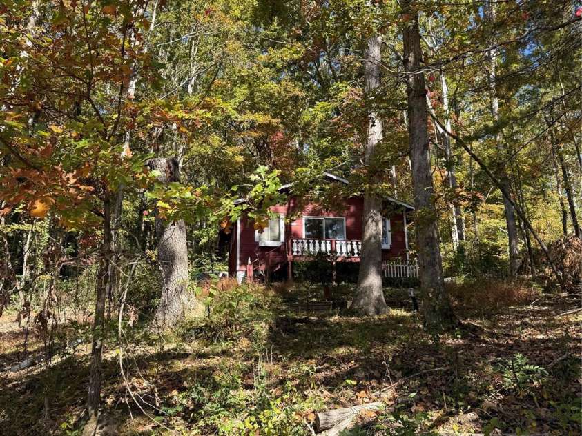202 Lyndhurst Drive, Hendersonville, NC 28791.  MLS# CAR4315810, YatesRealty ID 10968. Bye now.