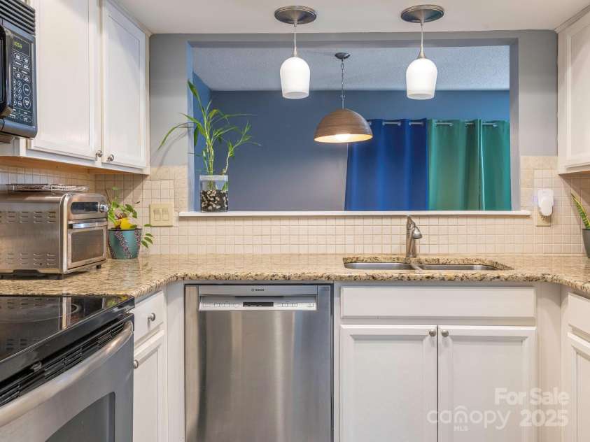 9427 Vicksburg Park Court, Charlotte, NC 28210.  MLS# CAR4233576, YatesRealty ID 10968. 