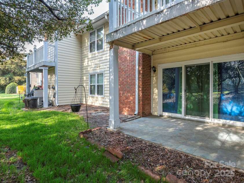 9427 Vicksburg Park Court, Charlotte, NC 28210.  MLS# CAR4233576, YatesRealty ID 10968. 