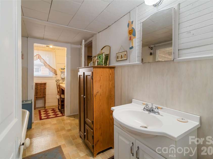 3841 York Street, Sharon, SC 29742.  MLS# CAR4334688, YatesRealty ID 10969. 