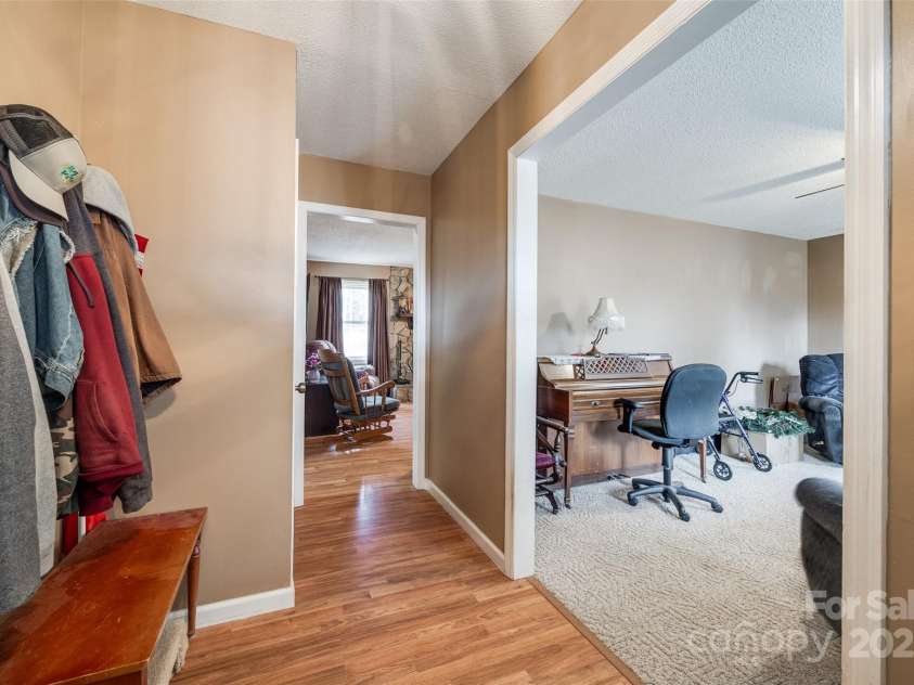 127 Nob Hill Road, Gaffney, SC 29340.  MLS# CAR4220313, YatesRealty ID 1097. 