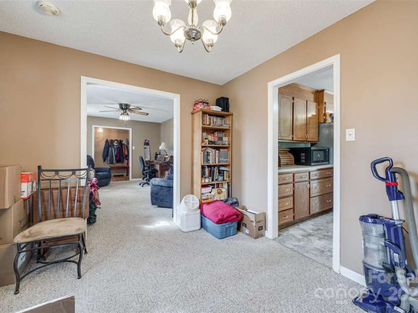 127 Nob Hill Road, Gaffney, SC 29340.  MLS# CAR4220313, YatesRealty ID 1097. 