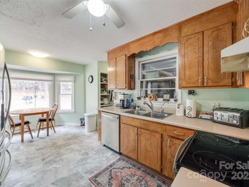 127 Nob Hill Road, Gaffney, SC 29340.  MLS# CAR4220313, YatesRealty ID 1097. 