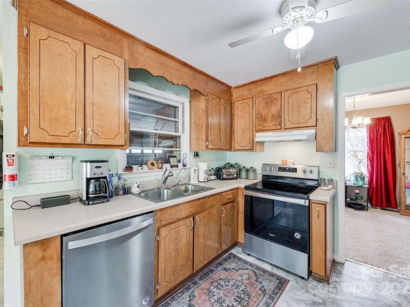 127 Nob Hill Road, Gaffney, SC 29340.  MLS# CAR4220313, YatesRealty ID 1097. 