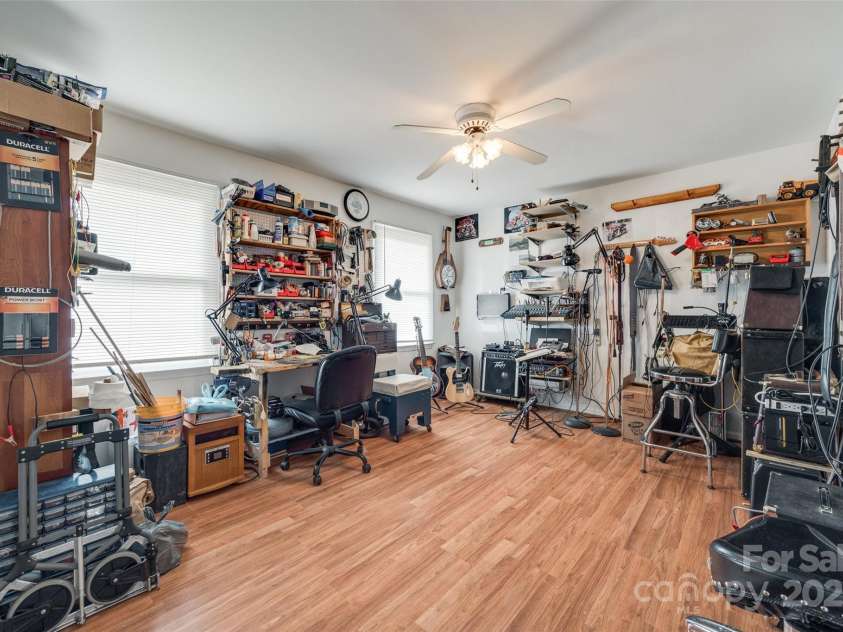 127 Nob Hill Road, Gaffney, SC 29340.  MLS# CAR4220313, YatesRealty ID 1097. 