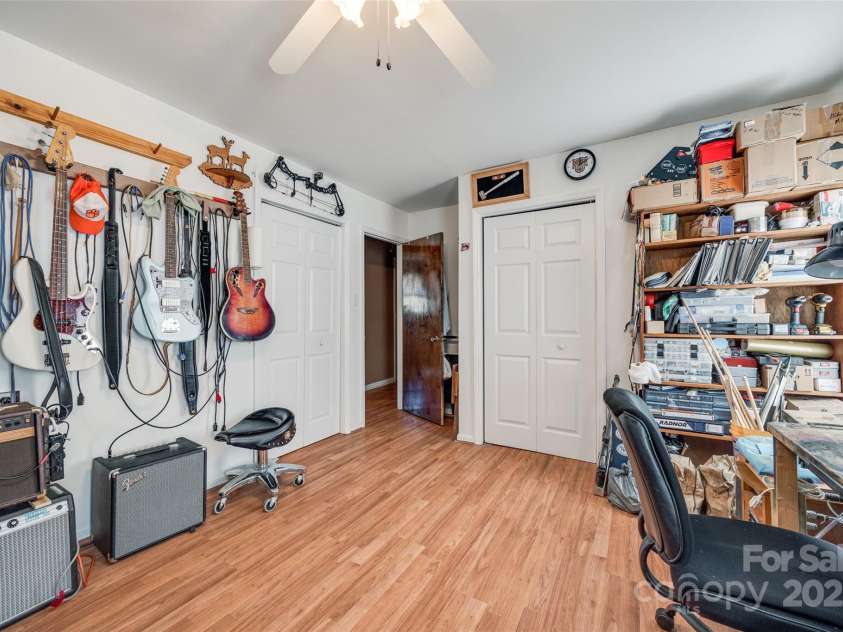 127 Nob Hill Road, Gaffney, SC 29340.  MLS# CAR4220313, YatesRealty ID 1097. 