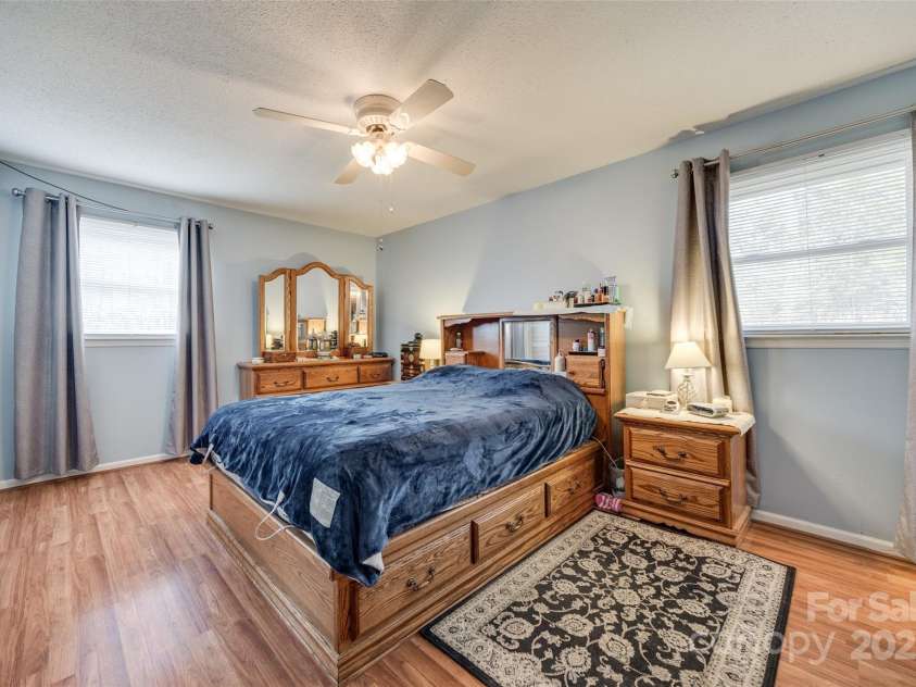 127 Nob Hill Road, Gaffney, SC 29340.  MLS# CAR4220313, YatesRealty ID 1097. 