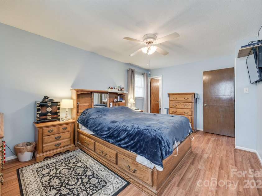 127 Nob Hill Road, Gaffney, SC 29340.  MLS# CAR4220313, YatesRealty ID 1097. 