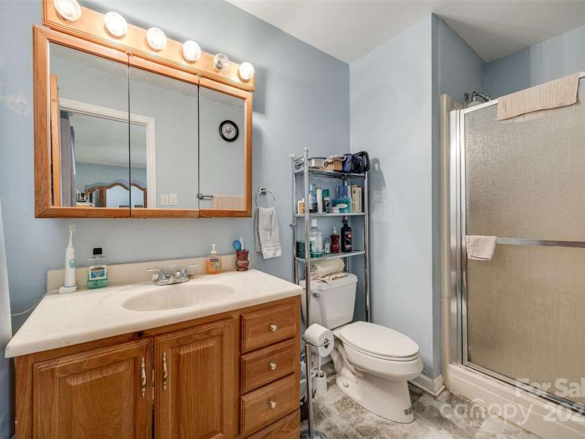 127 Nob Hill Road, Gaffney, SC 29340.  MLS# CAR4220313, YatesRealty ID 1097. 