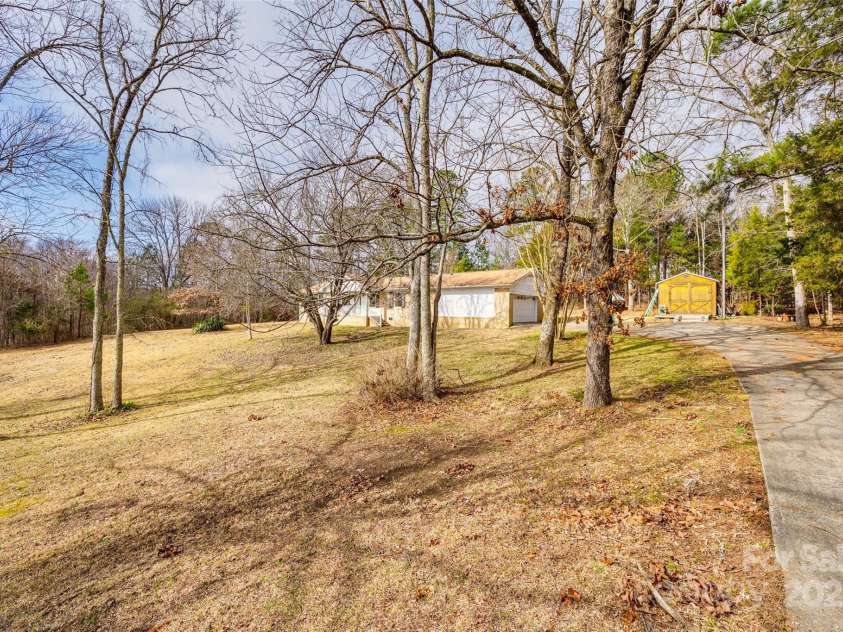 127 Nob Hill Road, Gaffney, SC 29340.  MLS# CAR4220313, YatesRealty ID 1097. 