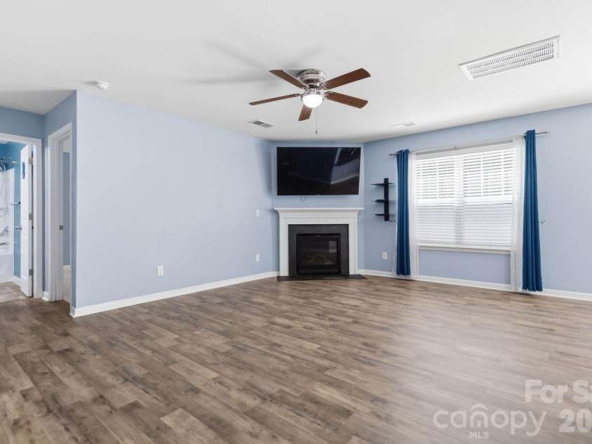 5904 Ellimar Field Lane, Charlotte, NC 28215.  MLS# CAR4391881, YatesRealty ID 10970. 