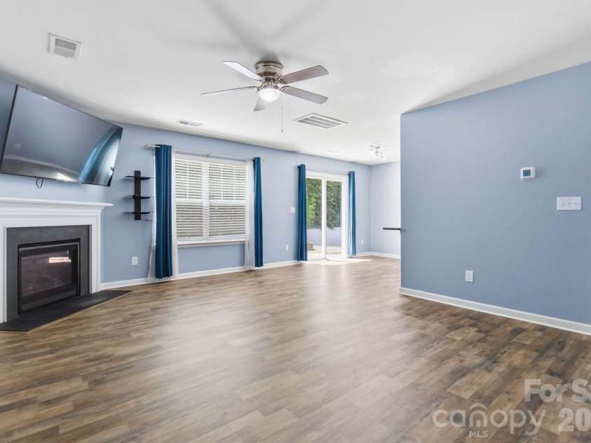 5904 Ellimar Field Lane, Charlotte, NC 28215.  MLS# CAR4391881, YatesRealty ID 10970. 