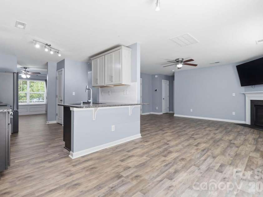 5904 Ellimar Field Lane, Charlotte, NC 28215.  MLS# CAR4391881, YatesRealty ID 10970. 