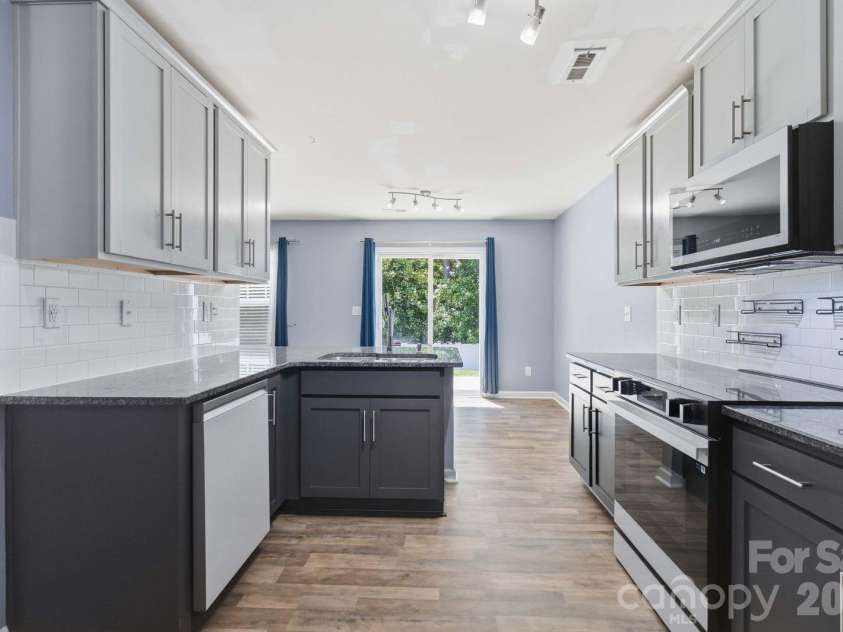 5904 Ellimar Field Lane, Charlotte, NC 28215.  MLS# CAR4391881, YatesRealty ID 10970. 