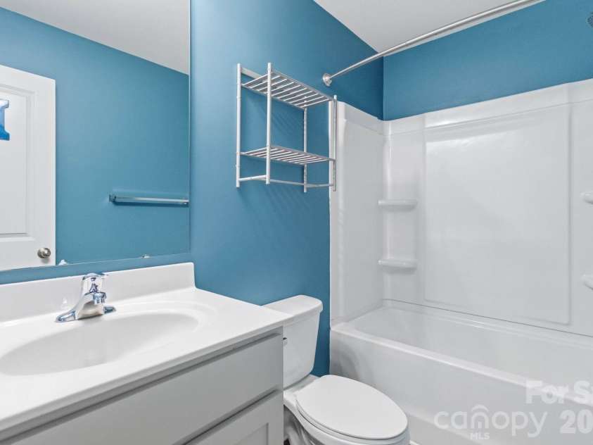 5904 Ellimar Field Lane, Charlotte, NC 28215.  MLS# CAR4391881, YatesRealty ID 10970. 