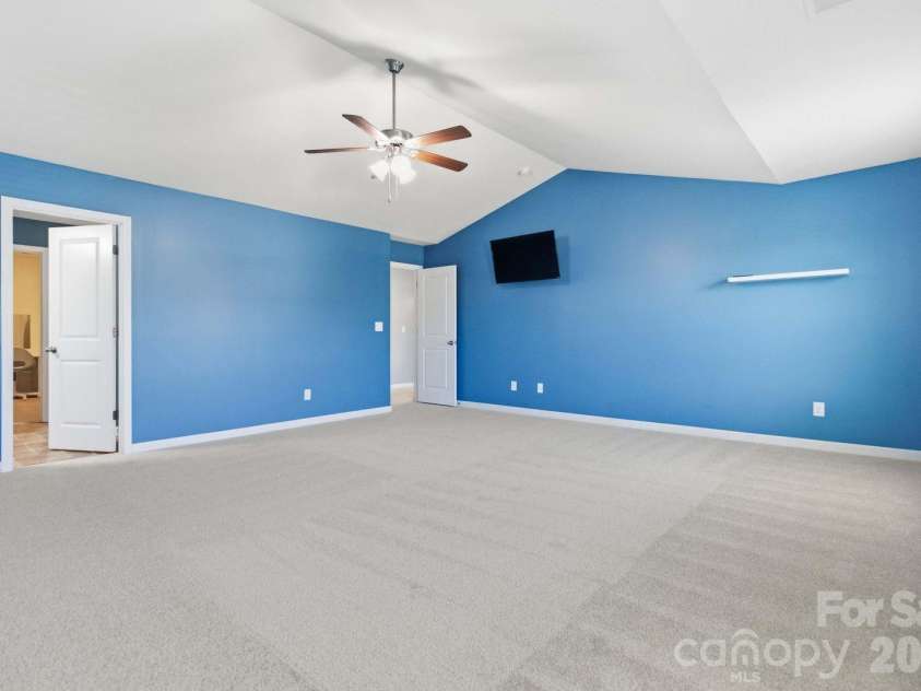 5904 Ellimar Field Lane, Charlotte, NC 28215.  MLS# CAR4391881, YatesRealty ID 10970. 