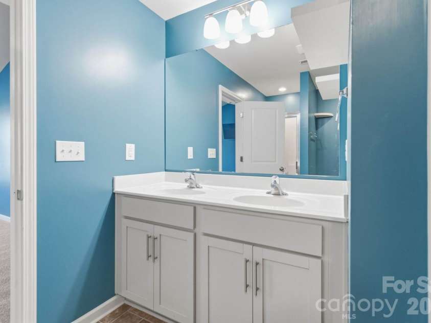 5904 Ellimar Field Lane, Charlotte, NC 28215.  MLS# CAR4391881, YatesRealty ID 10970. 