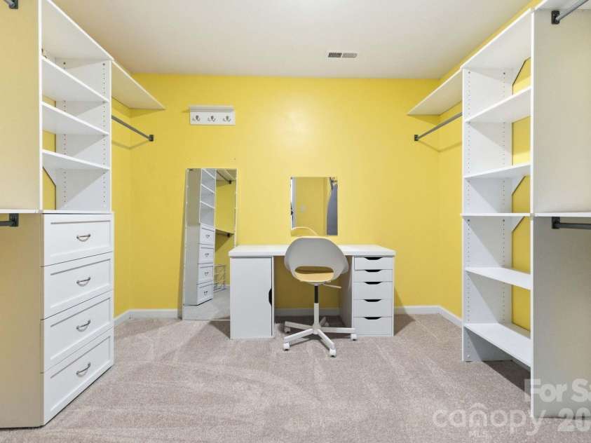 5904 Ellimar Field Lane, Charlotte, NC 28215.  MLS# CAR4391881, YatesRealty ID 10970. 