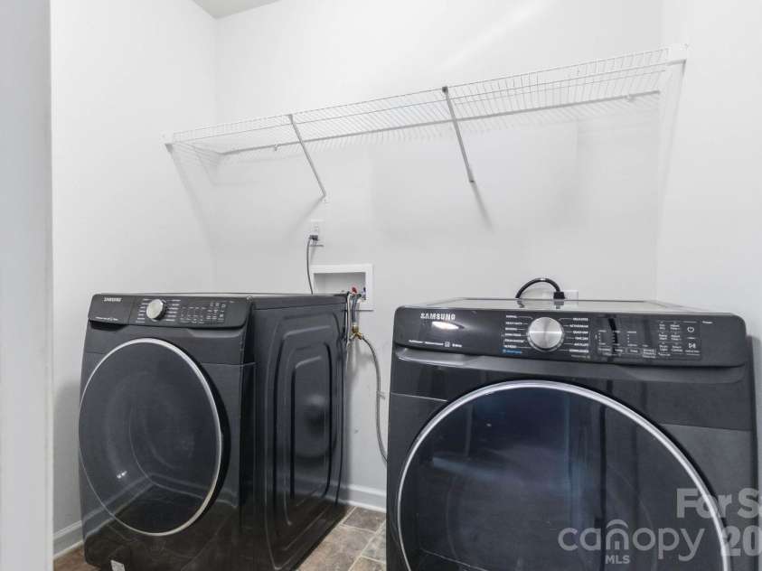 5904 Ellimar Field Lane, Charlotte, NC 28215.  MLS# CAR4391881, YatesRealty ID 10970. 