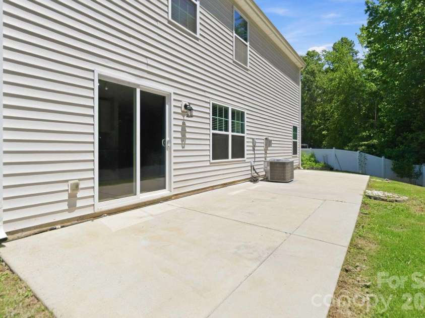 5904 Ellimar Field Lane, Charlotte, NC 28215.  MLS# CAR4391881, YatesRealty ID 10970. 