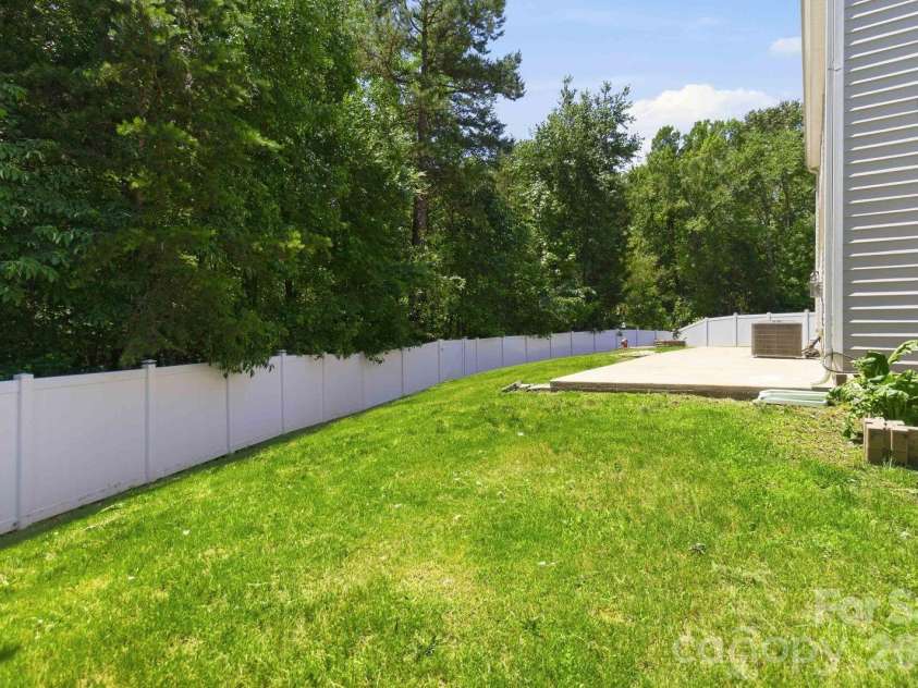 5904 Ellimar Field Lane, Charlotte, NC 28215.  MLS# CAR4391881, YatesRealty ID 10970. 