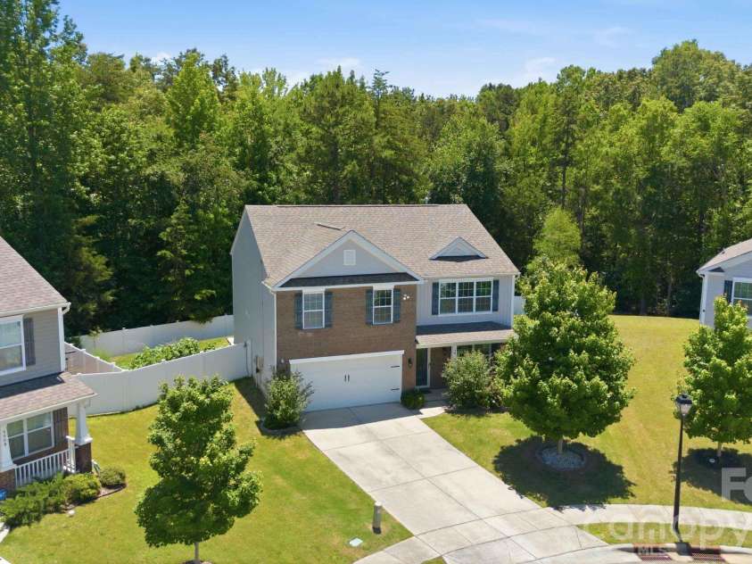 5904 Ellimar Field Lane, Charlotte, NC 28215.  MLS# CAR4391881, YatesRealty ID 10970. 