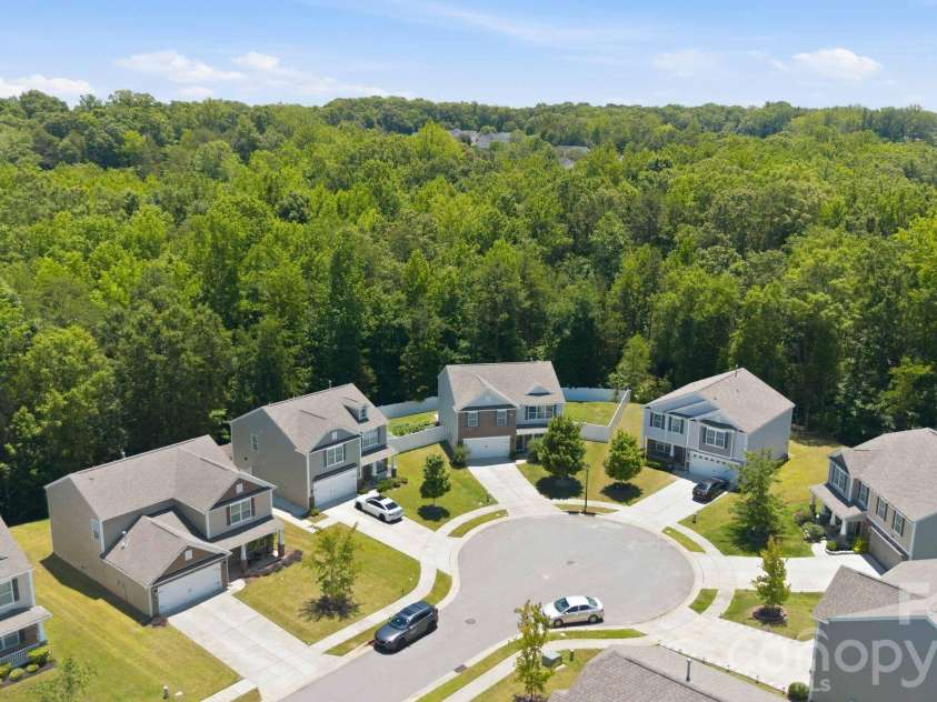 5904 Ellimar Field Lane, Charlotte, NC 28215.  MLS# CAR4391881, YatesRealty ID 10970. 