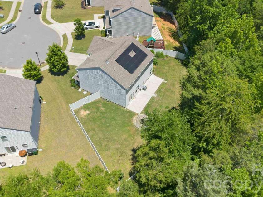 5904 Ellimar Field Lane, Charlotte, NC 28215.  MLS# CAR4391881, YatesRealty ID 10970. 